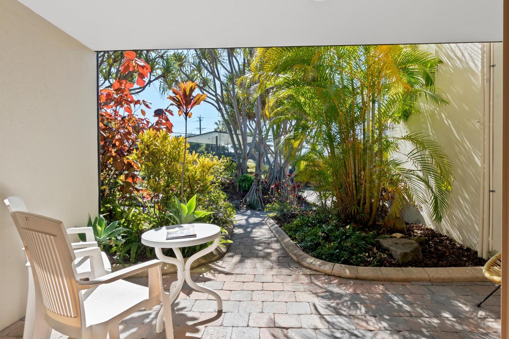 Beach Breakers Resort Sunrise Beach Exterior foto