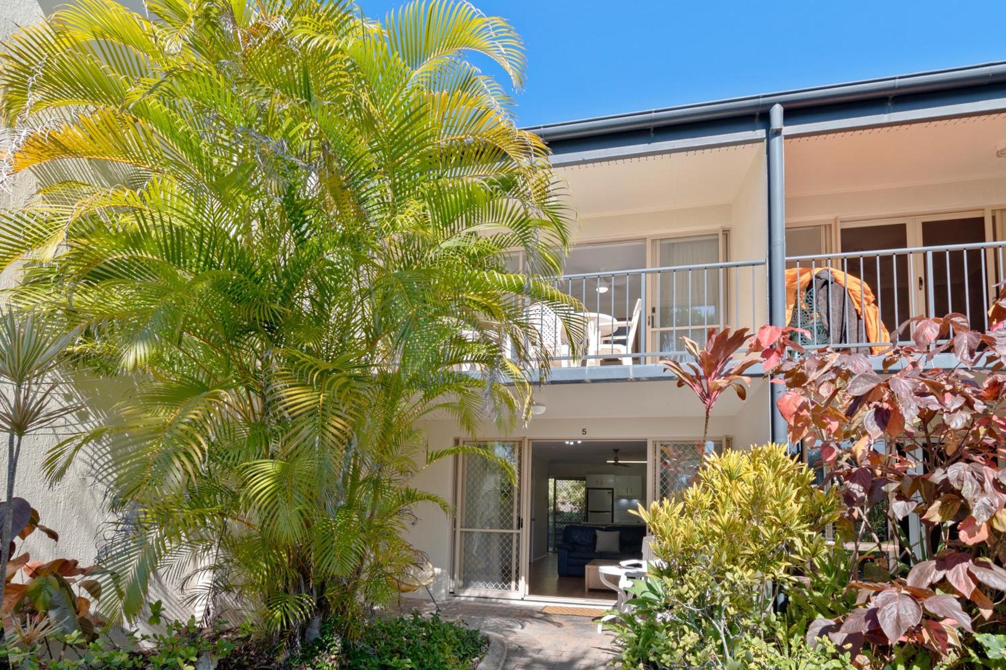 Beach Breakers Resort Sunrise Beach Exterior foto