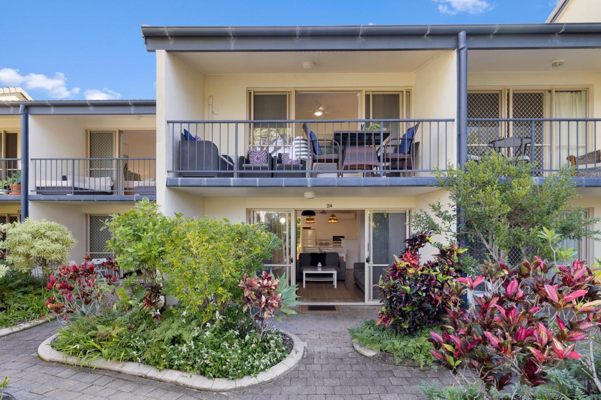 Beach Breakers Resort Sunrise Beach Exterior foto