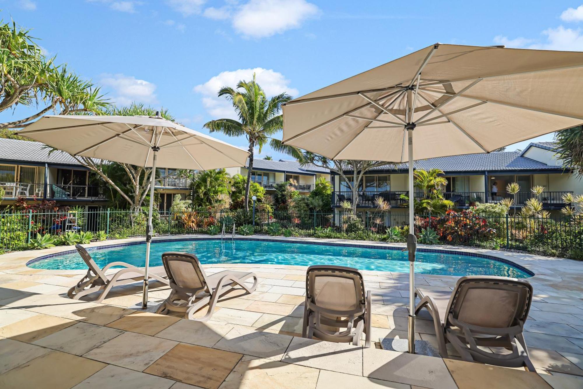 Beach Breakers Resort Sunrise Beach Exterior foto