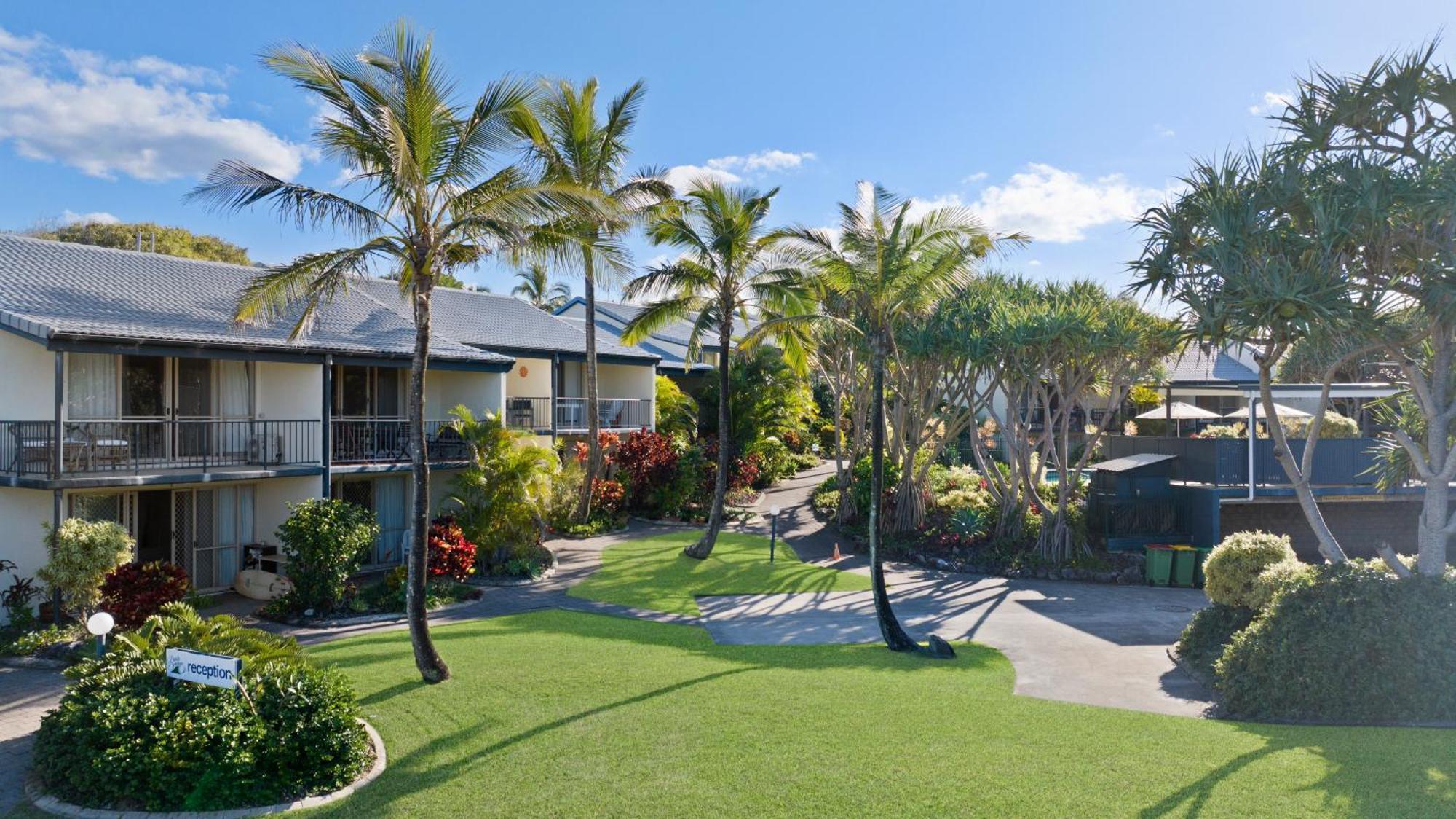 Beach Breakers Resort Sunrise Beach Exterior foto