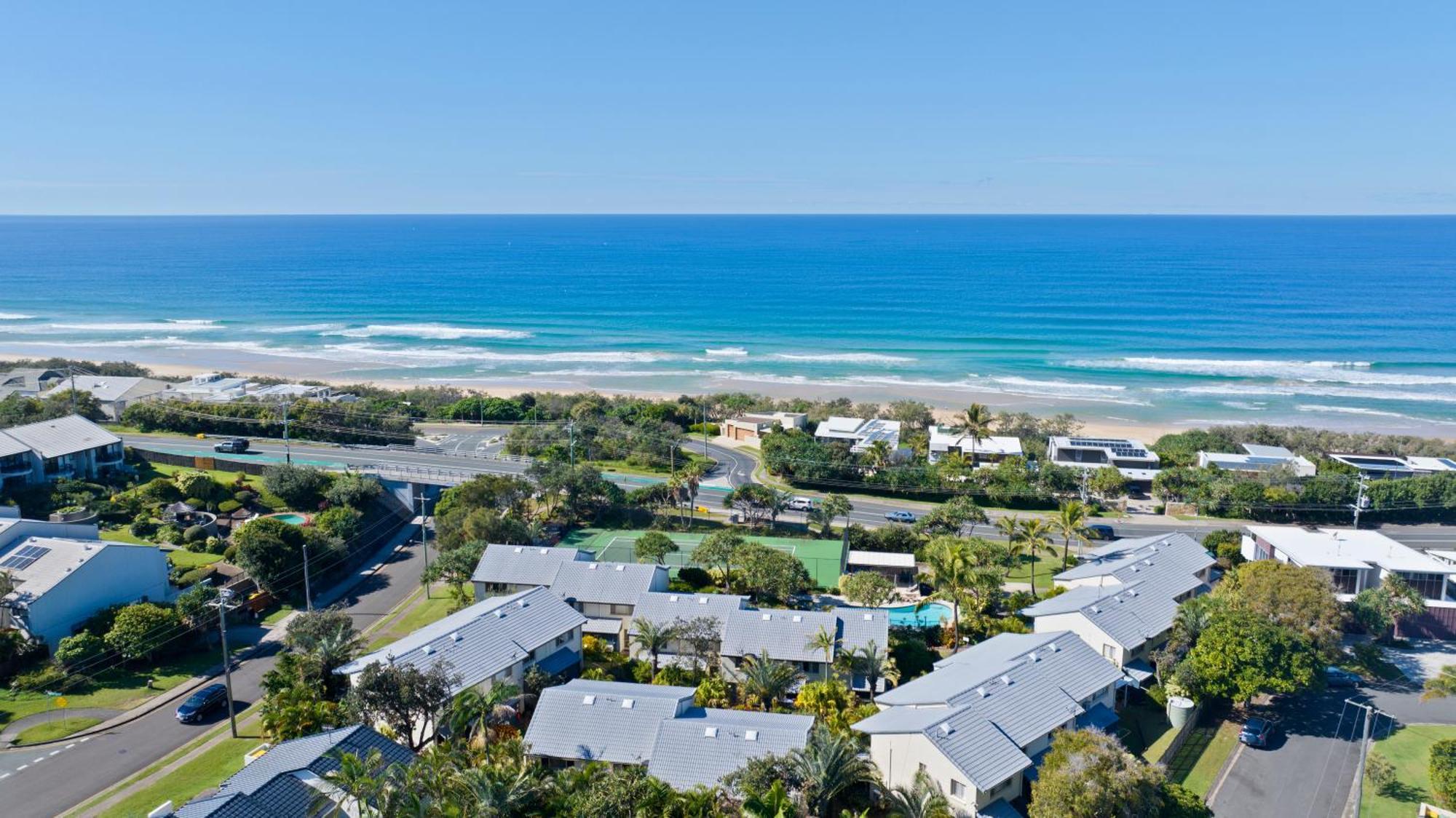 Beach Breakers Resort Sunrise Beach Exterior foto